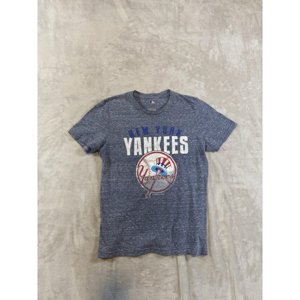 Majestic Mens New York Yankees MLB Graphic T Shirt Blue Size Small